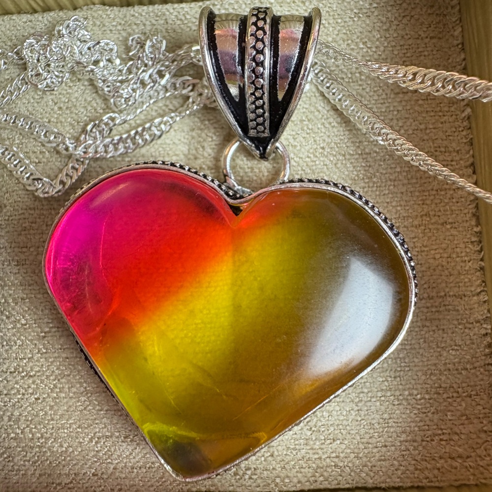 🩷Heart Pendant Necklace in Pink & Yellow🩷